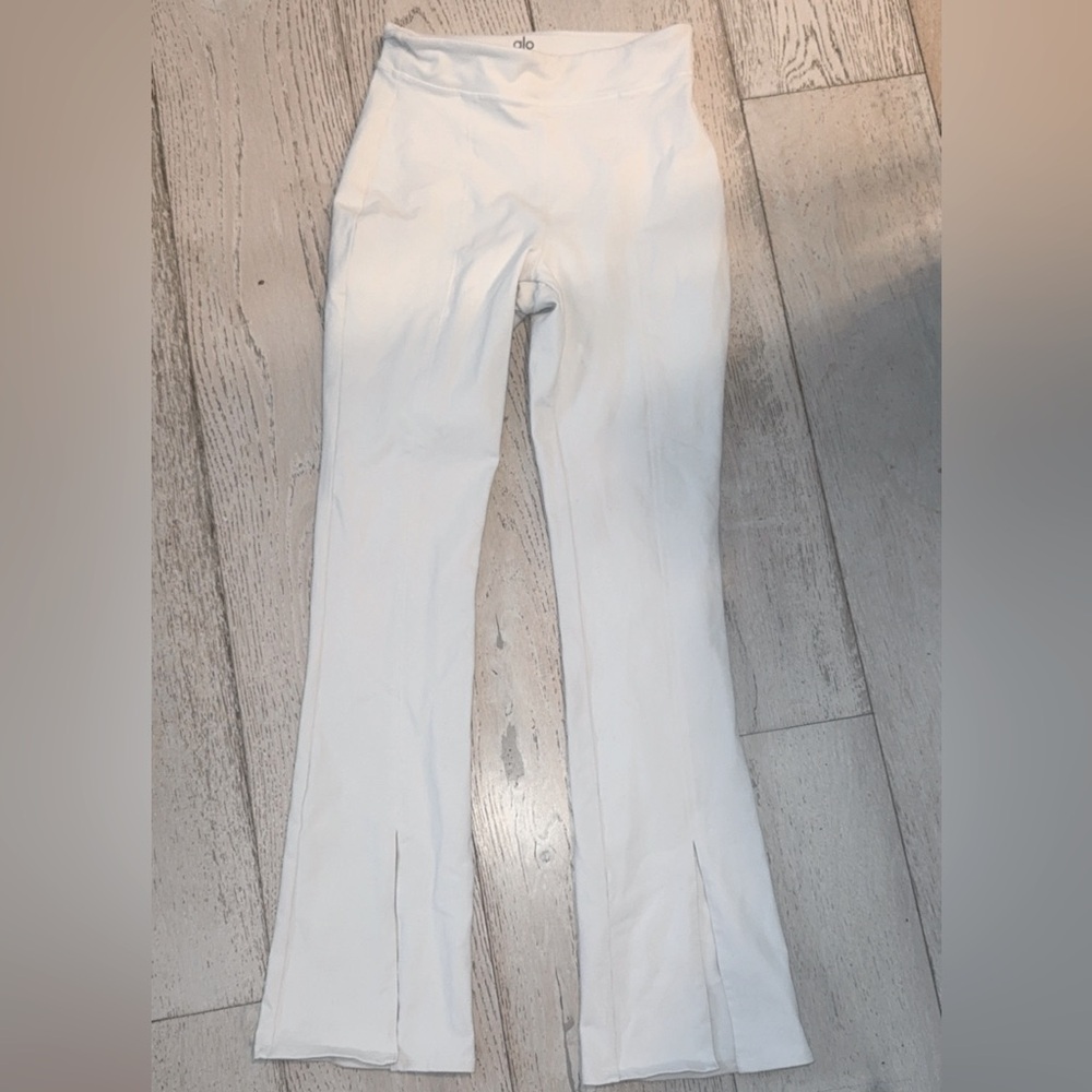 ALO YOGA Airbrush High-Waist Flutter Legging split hem white Size Small - Picture 4 of 16